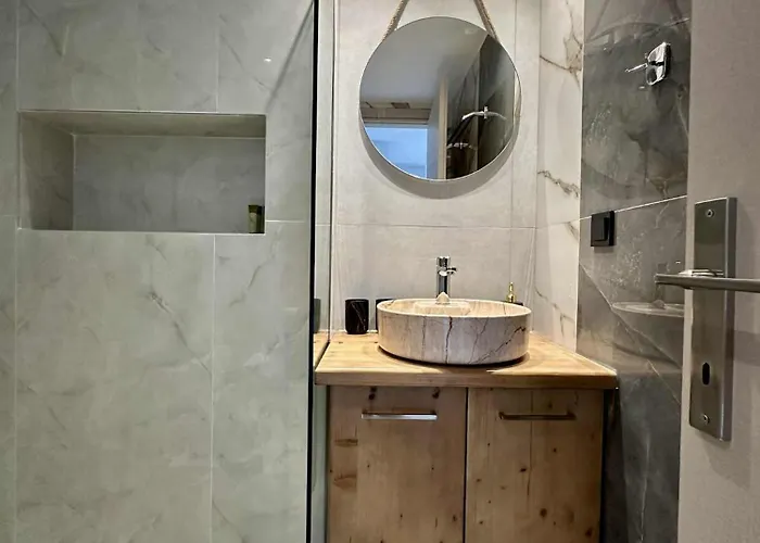 Endless View يميناريا